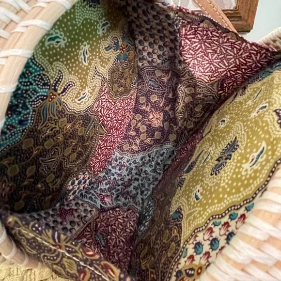 Round wicker crossbody purse - Picture 7 of 7